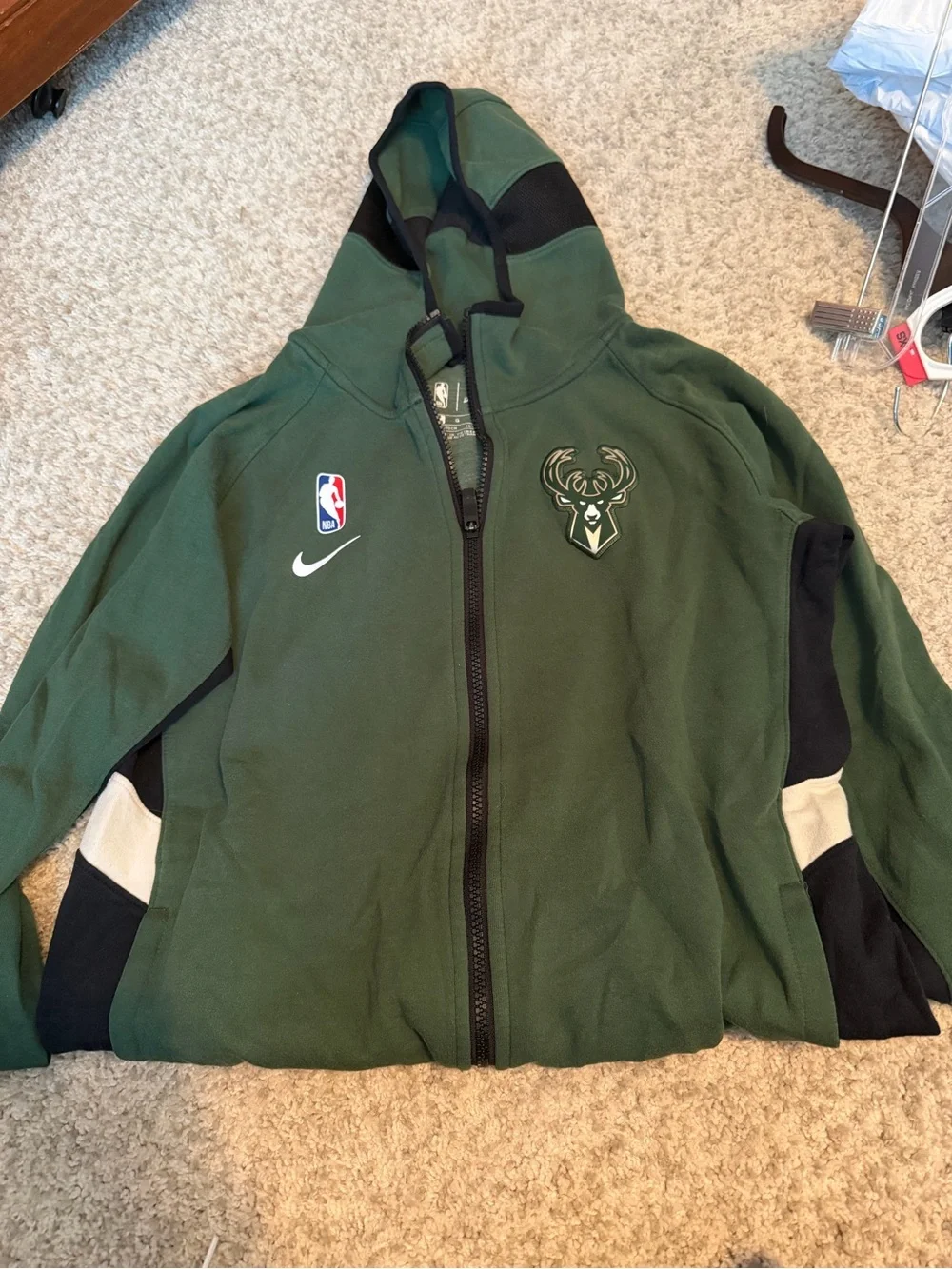 Nike youth large Milwaukee Bucks Green Full-Zip Hooded Jacket